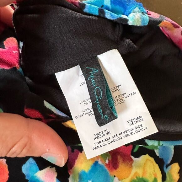 Aquagreen Multifloral Women's UPF 50 V-Neck Angled Tiered Tankini Top NWOT S - Picture 9 of 9